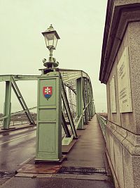 vstup na most zo Slovenska