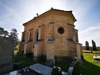 kaplnka s opornými stĺpami
