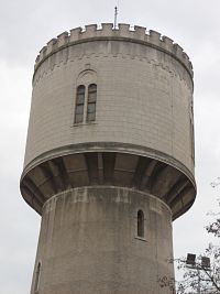 vrchná časť veže s cimburím