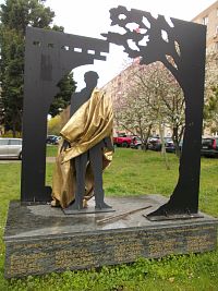 pomník zakladajúcim členom Maďarského oblastného divadla