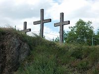 Tři Kříže na najvyššom bode obce v nad.výške 325 metrov