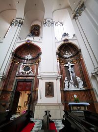 bočný oltár a kaplna