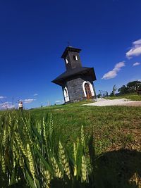 zvonica, príroda a sestra