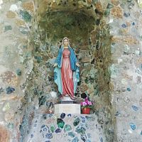 panna Mária v jaskynke