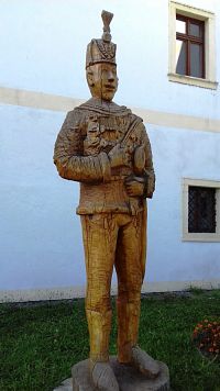 drevená socha Mórica Imricha Kostolányiho