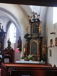 bočný oltár Nanebovzatia Panny Márie