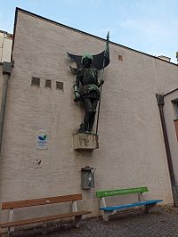 socha sv. Floriána na blízkej fare