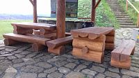 lavice a stoly z masívneho dreva