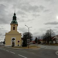 kostol v centre obce