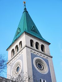 veža kostola s jedným zvonom