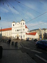 pôvodne barokový kostol a kláštor z roku 1721