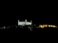 pohľad už na vysvietený Bratislavský hrad