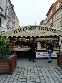 Praha - Havelská ulice s trhoviskom a kostolom sv. Havla