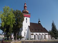 pekný kostol sv. Kataríny v Handlovej, kde po rokoch našli na povale cyklus Križovej cesty pozostávajúci z 28 plechových tabulí