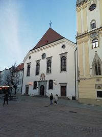 kostol Najsvätejšieho Spasiteľa a veža radnice
