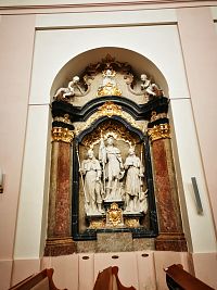 bočný oltár sv. Floriána, sv. Rocha a sv. Vendelína
