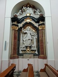 krásny bočný oltár sv. Tekly