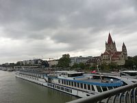 pohľad z mosta na prístav na Dunaji