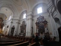 jedna z dvojích bočných oltárov