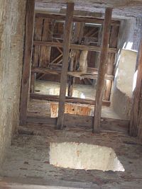 pohľad do veže kostola v roku 2021