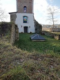 veža kostola a časť múrov bývalého kostola