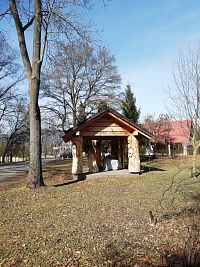 ďaľší "domček" so sochami