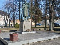 socha Jána Kollára na Kollárovom námestí