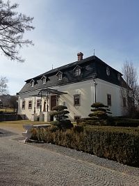 pohľad na zadnú časť kúrie