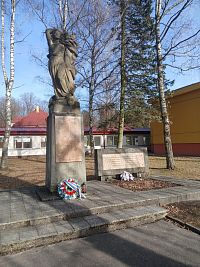 pamätník s tabuľami padlých