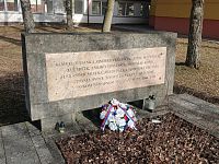 pamätná doska ako spomienka na padlých spoluobčanov v 2. svetovej vojne