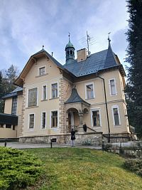 druhá bočná strana vily