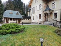 bočná časť vily s prístavkom