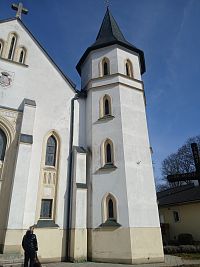 veža, ktorou vedú schody na chór