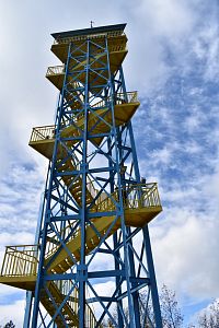 rozhľadňa vysoká 32 m, na vrchol vedie 128 schodov