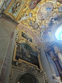 jedna z ôsmych kaplniek s krásnou výzdobou