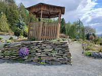 jedna z budiek, z ktorých sa dá dívať do arboreta a okolia