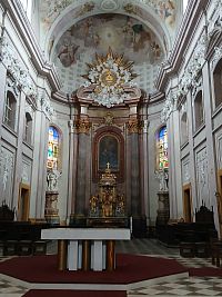 hlavný oltár s oltárnym obrazom