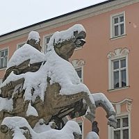 socha z roku 1725 od jana Jiřího Schauberga v zimnom šate