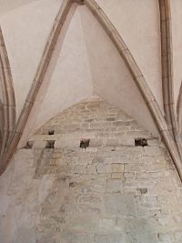 diery - tzv.kapsy pre uloženie pôvodného trámového stropu