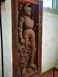 ranno renesančný náhrobník