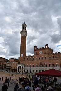 radnica Palazzo Pubblico, veža Torre del Mangia a mramorová lódžia Capella di Piazza