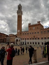 radnica Palazzo Publlico s takmer 100 metrovou vežou Torre del Mangia
