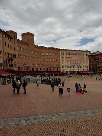 vrchná časť námestia - mešťanské domy z 13.-14. storočia