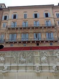 Fonte Gaia - Fontána radosti pred mešťanským domom