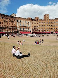 aj takto si užívame atmosféru stredovekého námestia