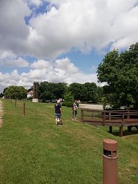 pohľad na rozhľadňu od medzinárodnej cyklotrasy Eurovela