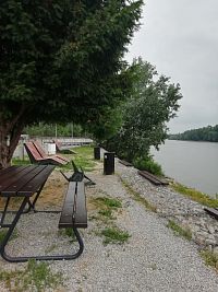 novozriadená oddychová zóna pri Váhu