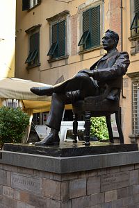 Taliansko - Toskánsko - Lucca - pomník a múzeum Pucciniho v jeho rodnom meste