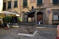 pamätník Giacoma Pucciniho z roku 1994