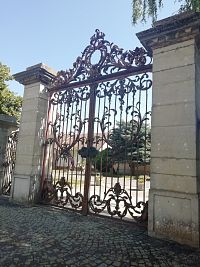 brána do areálu kaštieľa